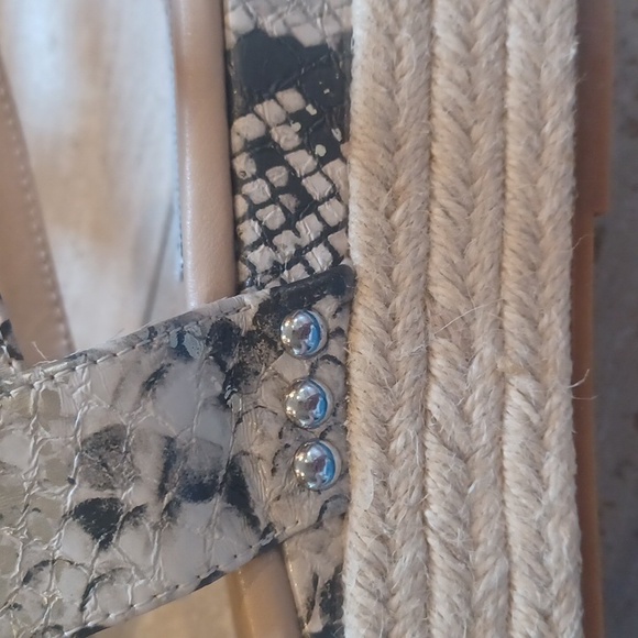 Steve Madden Fifer Trendy Python Print Wedge Sandals - Picture 3 of 10